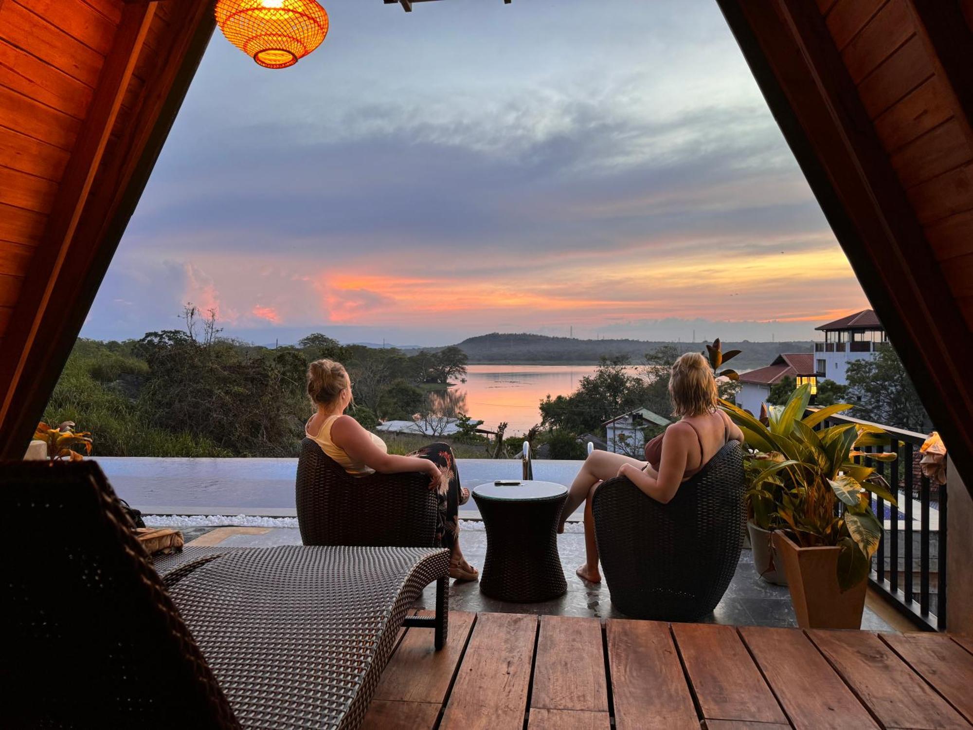 Sundown Lake Hotel & Spa Habarana Bagian luar foto