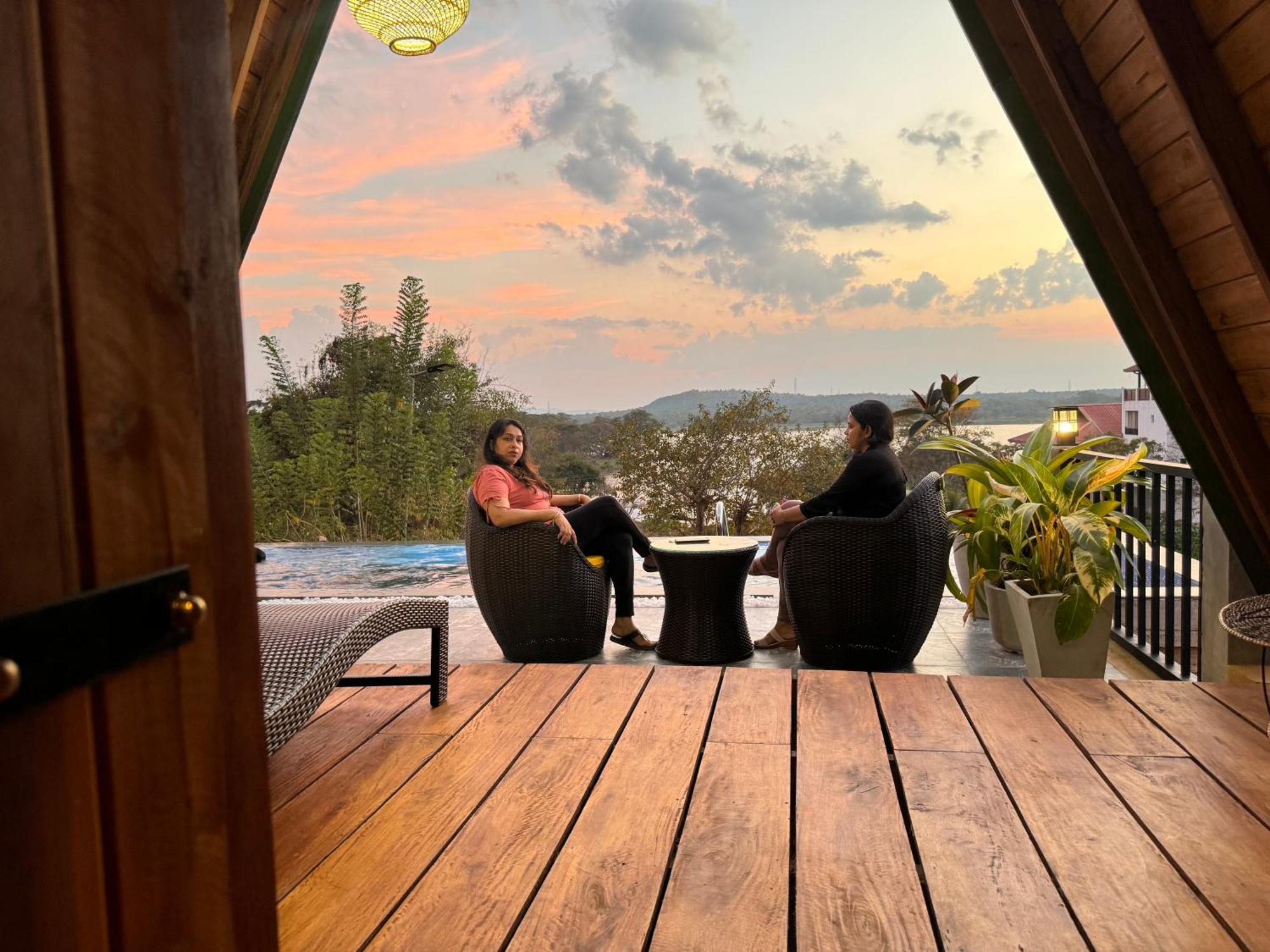 Sundown Lake Hotel & Spa Habarana Bagian luar foto