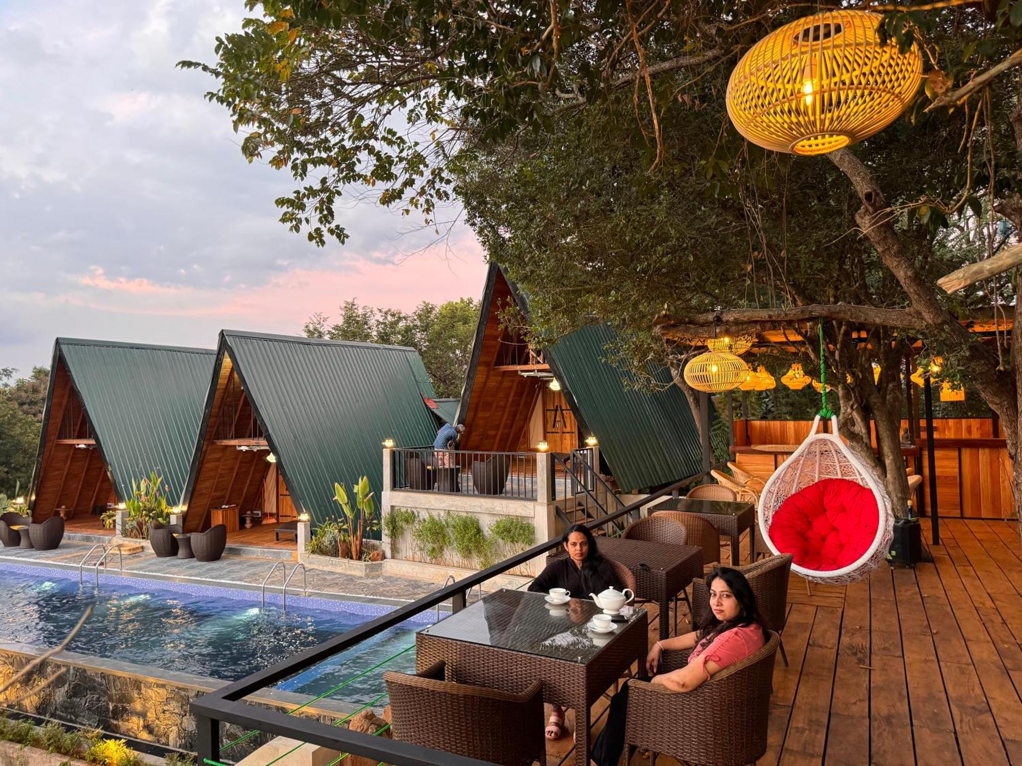 Sundown Lake Hotel & Spa Habarana Bagian luar foto