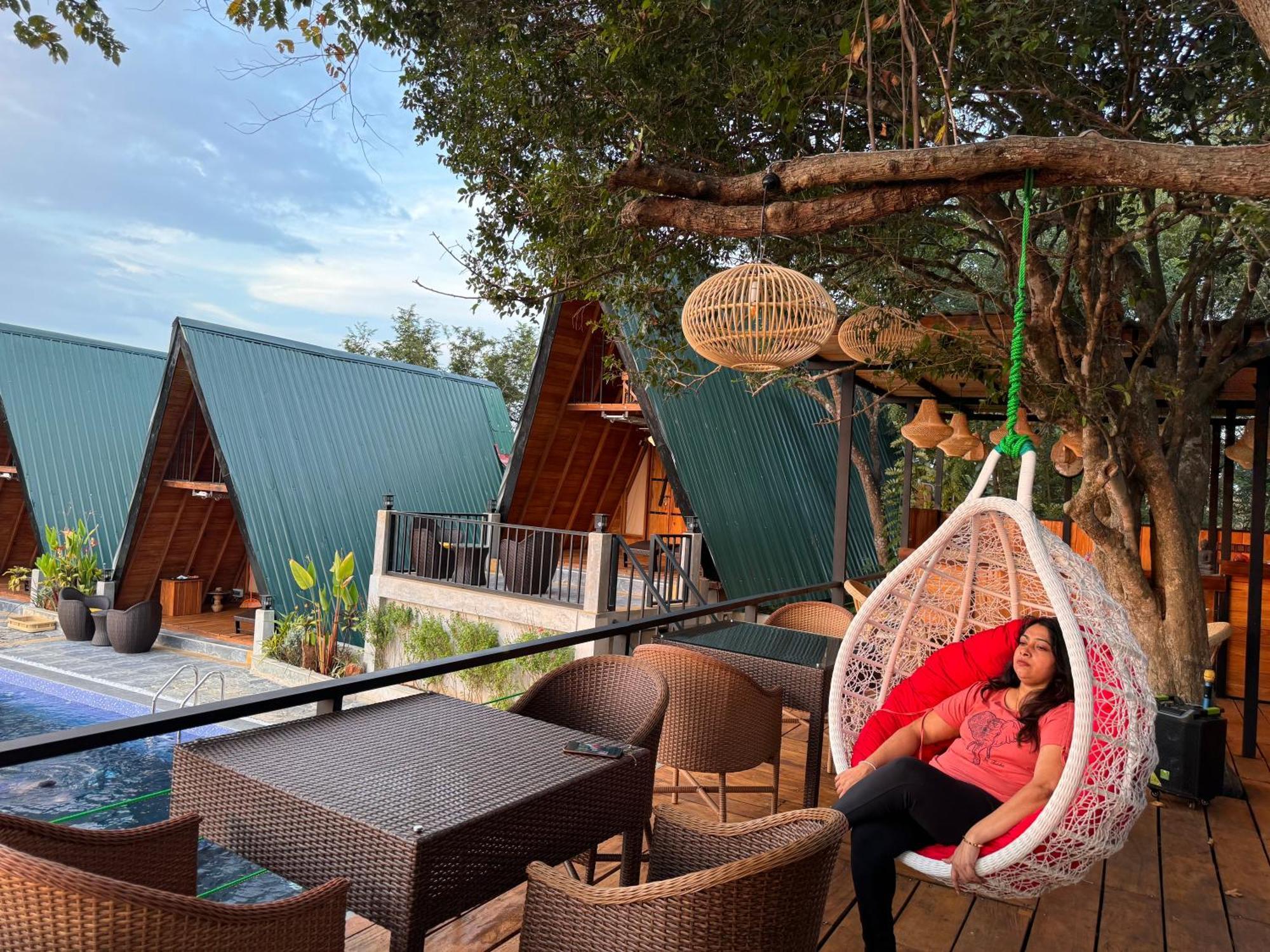 Sundown Lake Hotel & Spa Habarana Bagian luar foto
