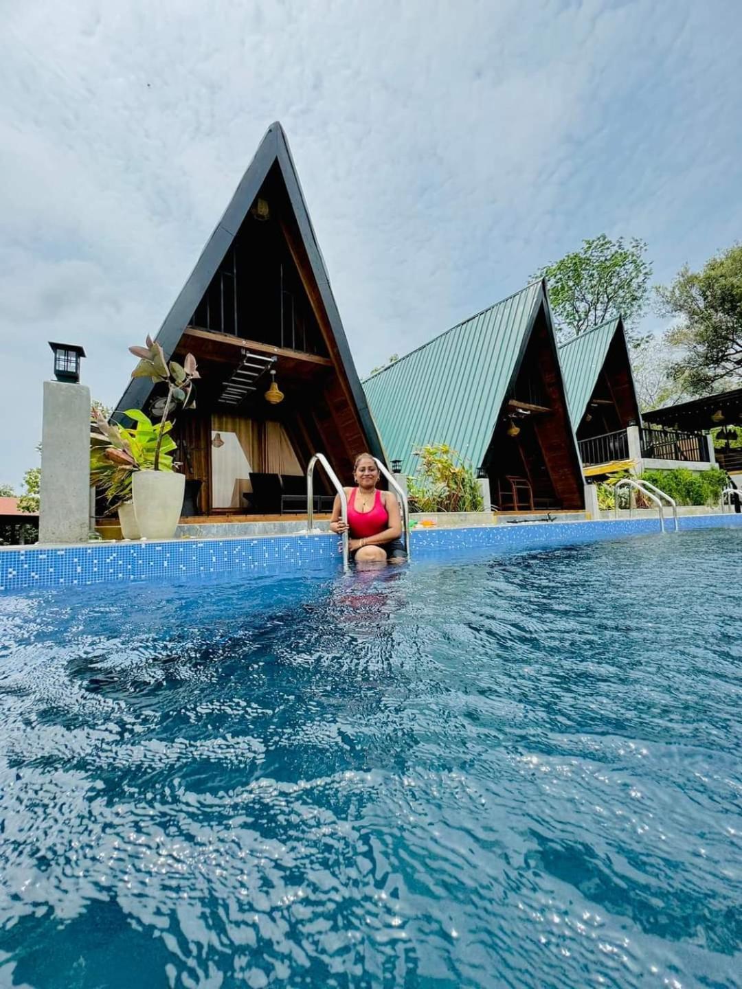 Sundown Lake Hotel & Spa Habarana Bagian luar foto
